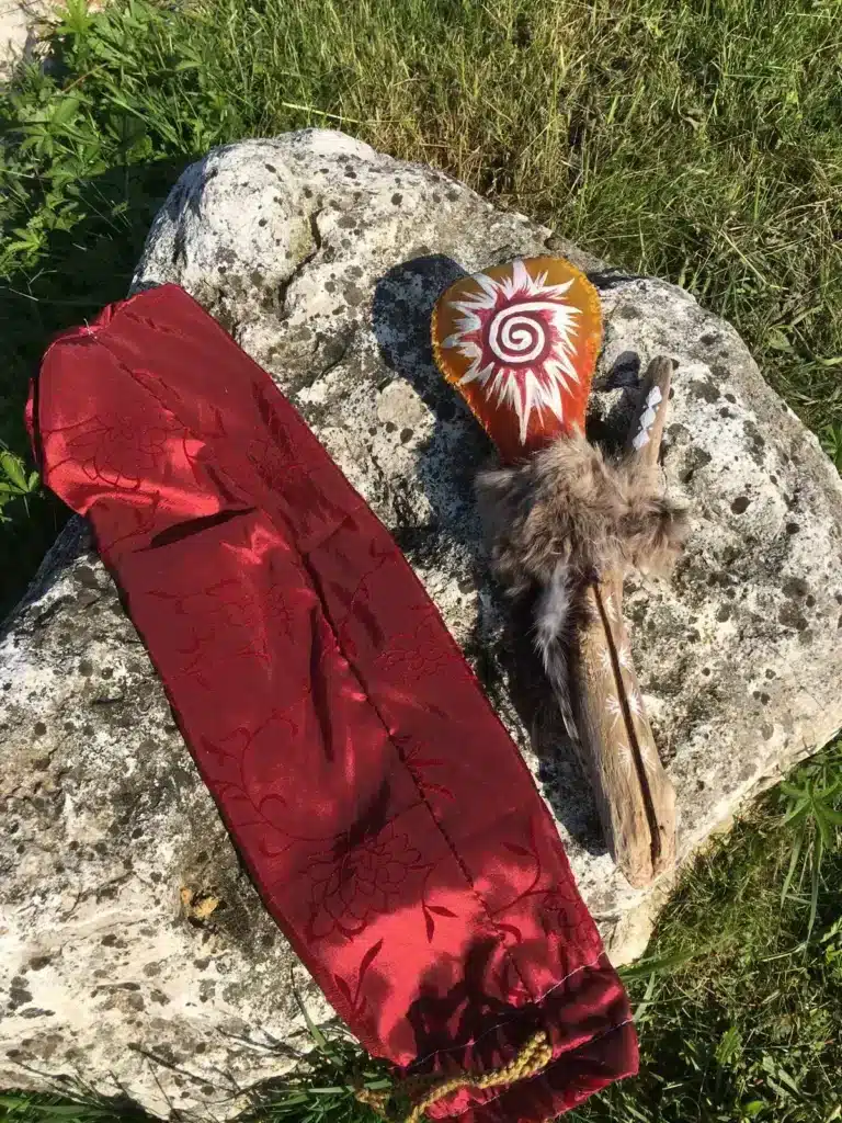 Hochet chamanique des pouvoirs du feu